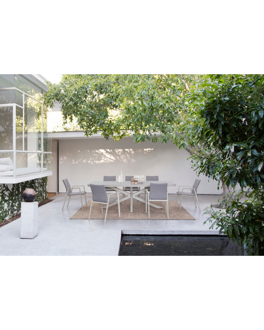 Isacco Pelican Dining Table